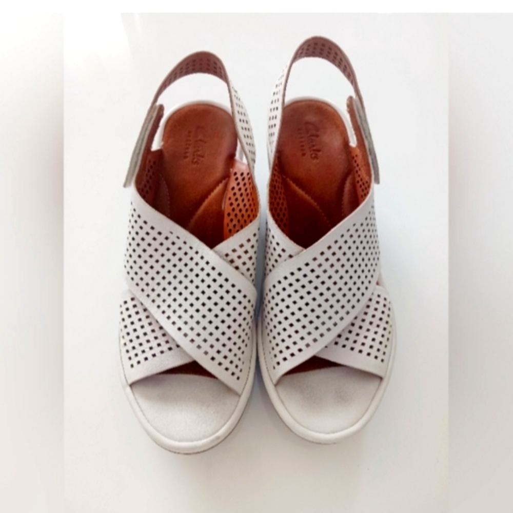 Clarks Artisan  platform sandals, velcro straps, EUC. Size 9